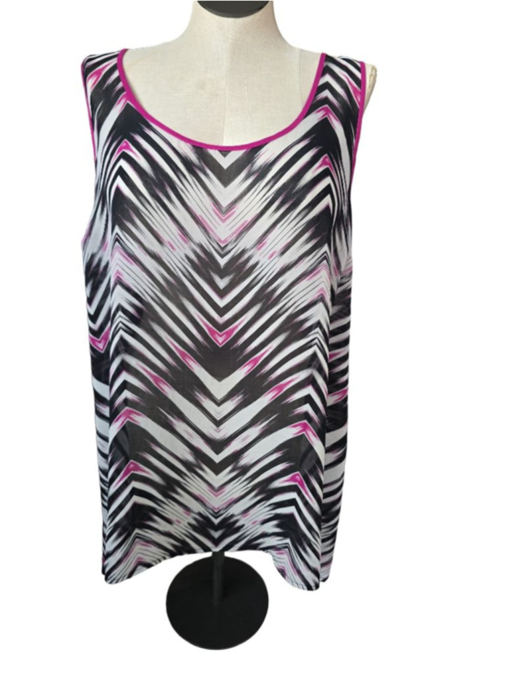 Women's Torrid Plus Size 3X Black Pink Chevron Tank Top - Picture 3 of 5